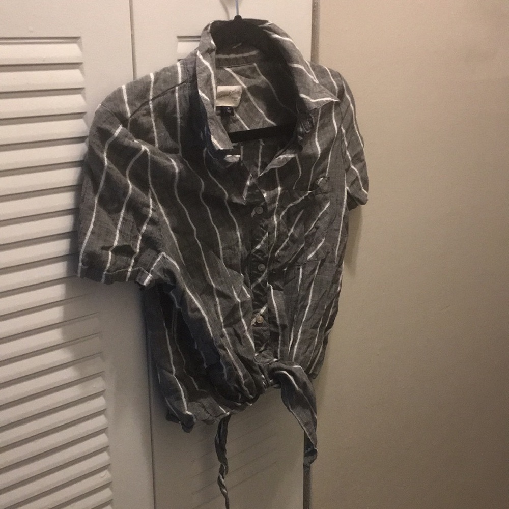 Universal Thread Shirt